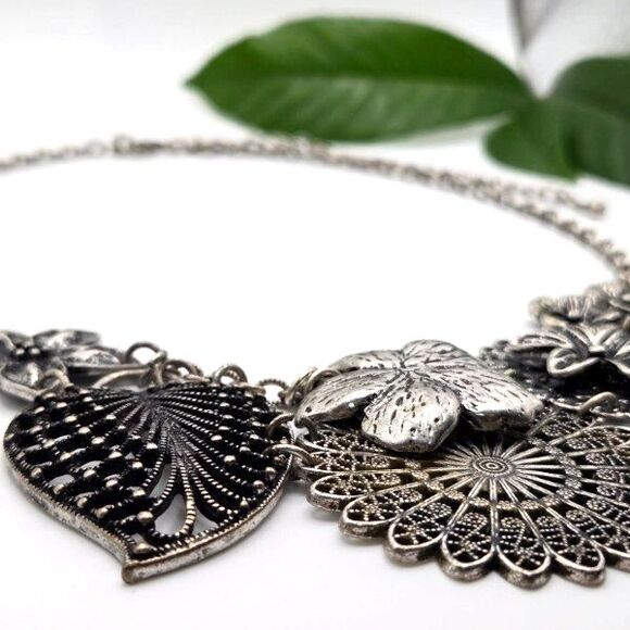 Vintage Premier Designs Silvertone Openwork Floral Bib Statement Necklace - Picture 3 of 6